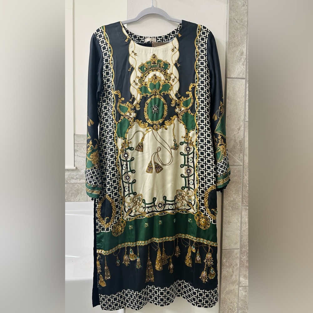 Pakistani Zoon brand 3pc in printed silk fabric in medium size